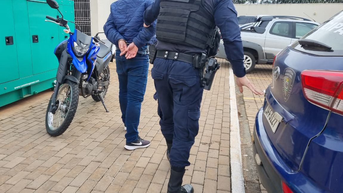 Homem é preso pela GM em Cascavel por não pagamento de pensão alimentícia Homem é preso pela GM em Cascavel por não pagamento de pensão alimentícia