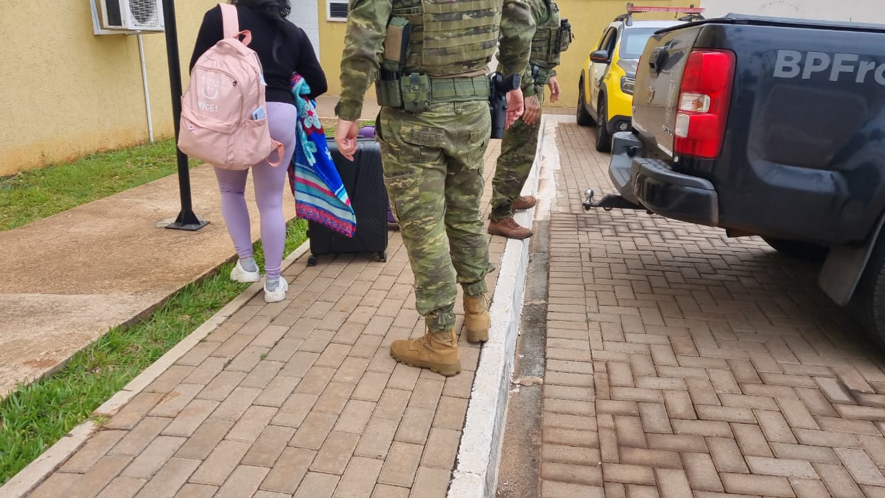 BPFron realiza fiscalização na entrada de Cascavel e apreende 25 kg de maconha BPFron realiza fiscalização na entrada de Cascavel e apreende 25 kg de maconha
