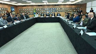 Governo cria comitê de enfrentamento da crise do metanol