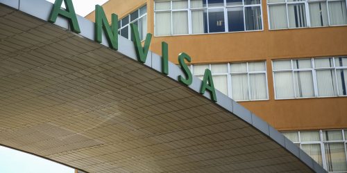 Anvisa suspende venda de glicose e importação de radiofármacos Imagem referente a Anvisa suspende venda de glicose e importação de radiofármacos