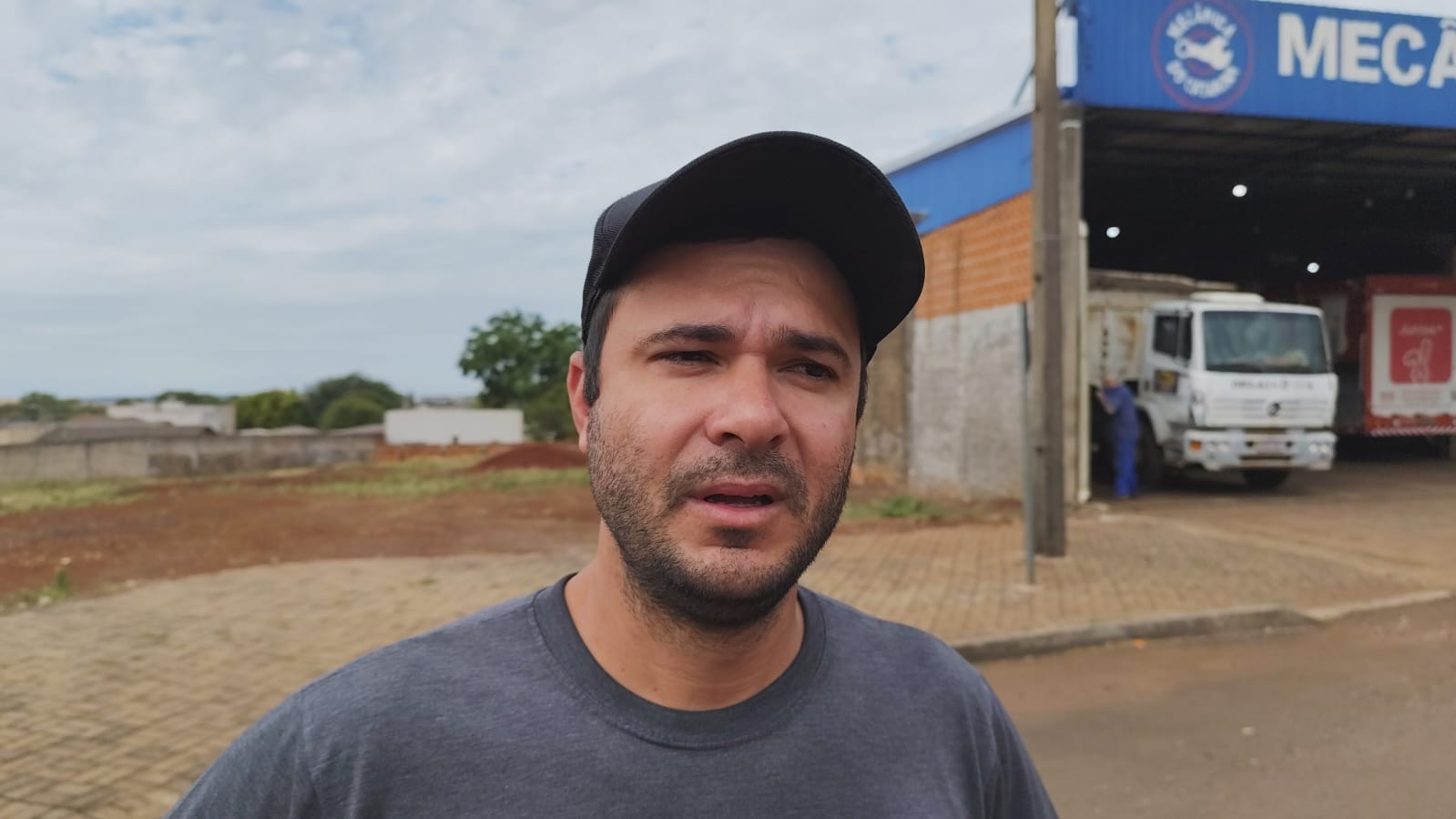 "Não teve o que fazer", diz motorista do caminhão envolvido em grave acidente na Avenida Piquiri "Não teve o que fazer", diz motorista do caminhão envolvido em grave acidente na Avenida Piquiri