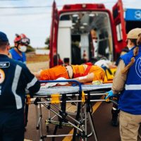 Imagem referente a Grave: Homem, de 31 anos, fica entubado após acidente de trânsito na Avenida Piquiri