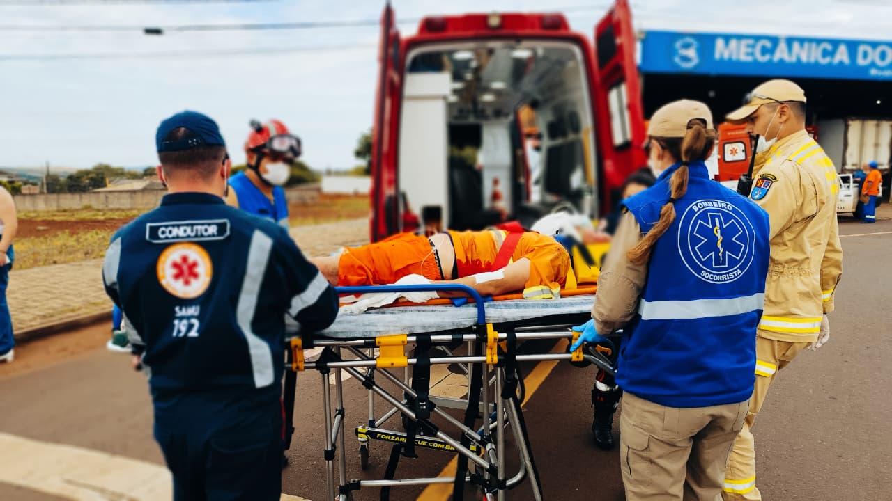 Grave: Homem, de 31 anos, fica entubado após acidente de trânsito na Avenida Piquiri Grave: Homem, de 31 anos, fica entubado após acidente de trânsito na Avenida Piquiri
