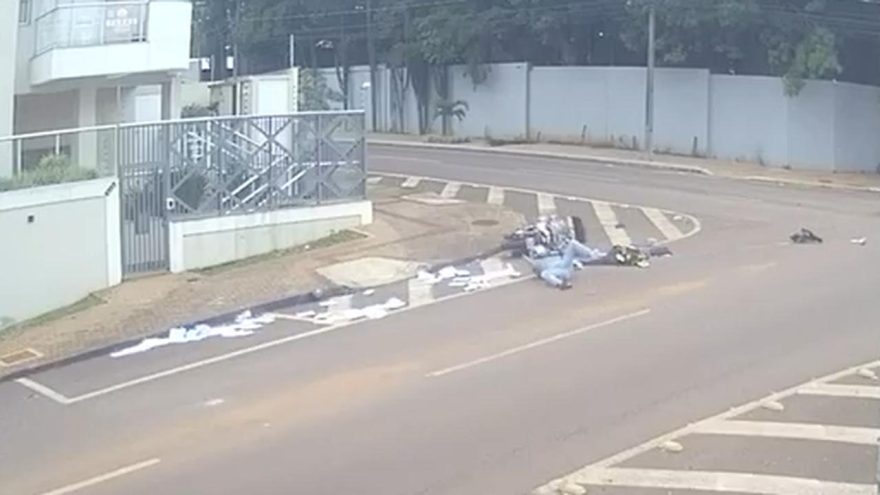 Vídeo: Motociclista é arremessado em mais um acidente na Maranhão com Manoel Ribas