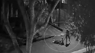 Câmera flagra Lucas de Oliveira Moreira sendo executado a tiros em Cascavel Câmera flagra Lucas de Oliveira Moreira sendo executado a tiros em Cascavel