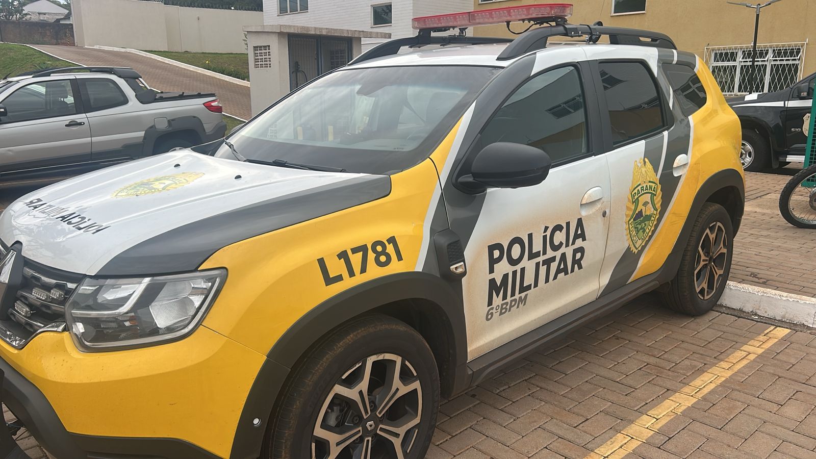 Adolescente é flagrado bebendo em frente à universidade e vai parar na delegacia Adolescente é flagrado bebendo em frente à universidade e vai parar na delegacia