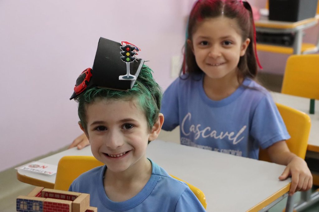 Cabelo maluco: Semana da Criança é comemorada em grande estilo nos Cmeis e escolas de Cascavel