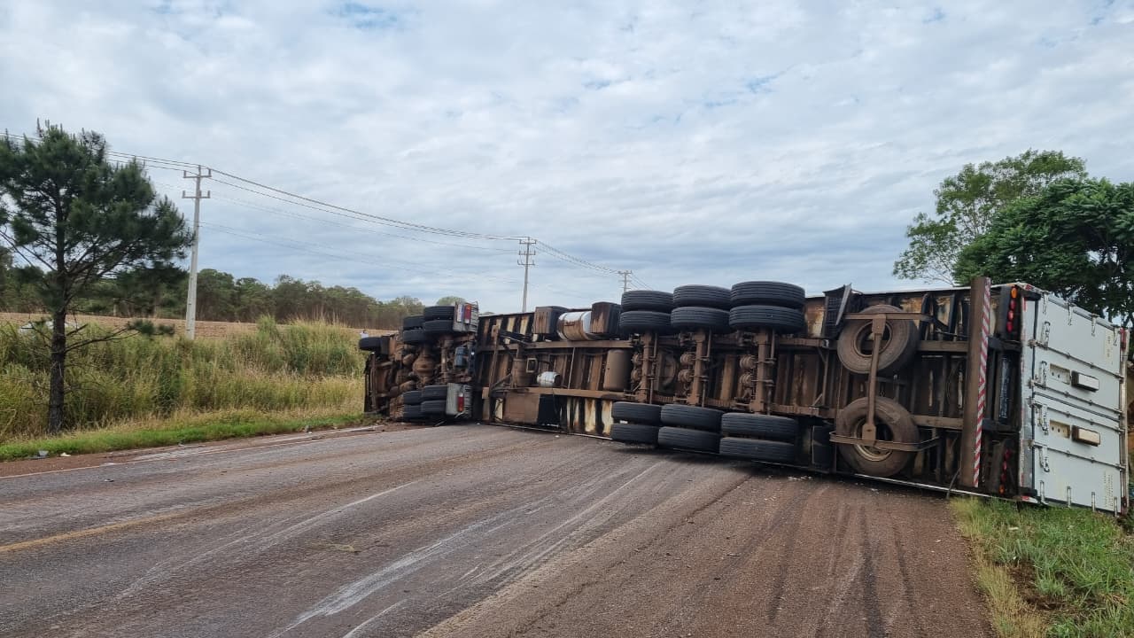 Tombamento na BR-369: Rodovia segue totalmente interditada