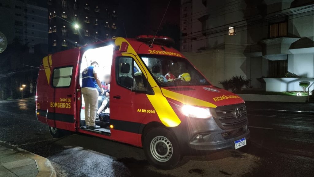 Homem é socorrido pelo Siate no Centro após suposta briga de rua