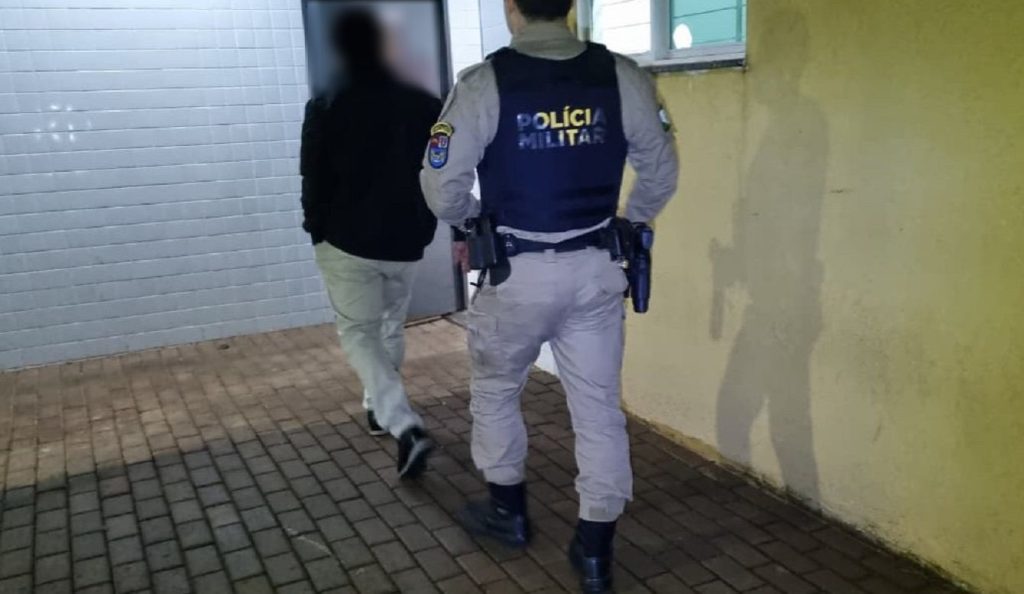 Homem gasta R$ 3 mil na ‘casa das prima’, chama a PM com medo da esposa, mas acaba detido no Coqueiral