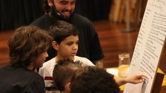 Projeto leva batalha de poesias a escolas públicas do Rio de Janeiro Projeto leva batalha de poesias a escolas públicas do Rio de Janeiro