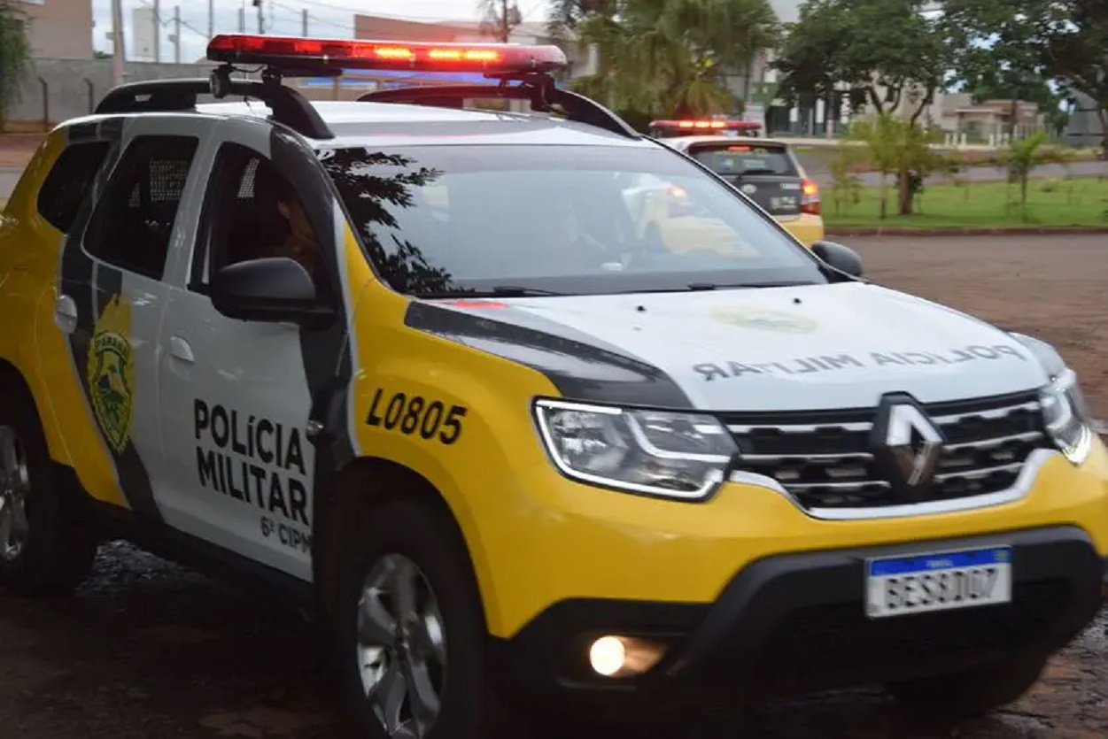 Mulher utiliza garrafa com gelo para agredir pedreiro em obra