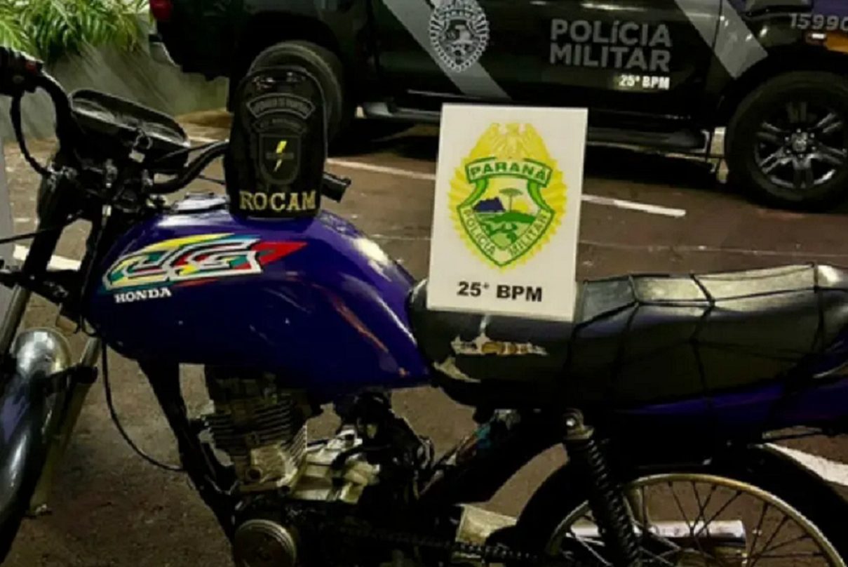 Jovem sem CNH foge da PM em Umuarama e sofre acidente Jovem sem CNH foge da PM em Umuarama e sofre acidente