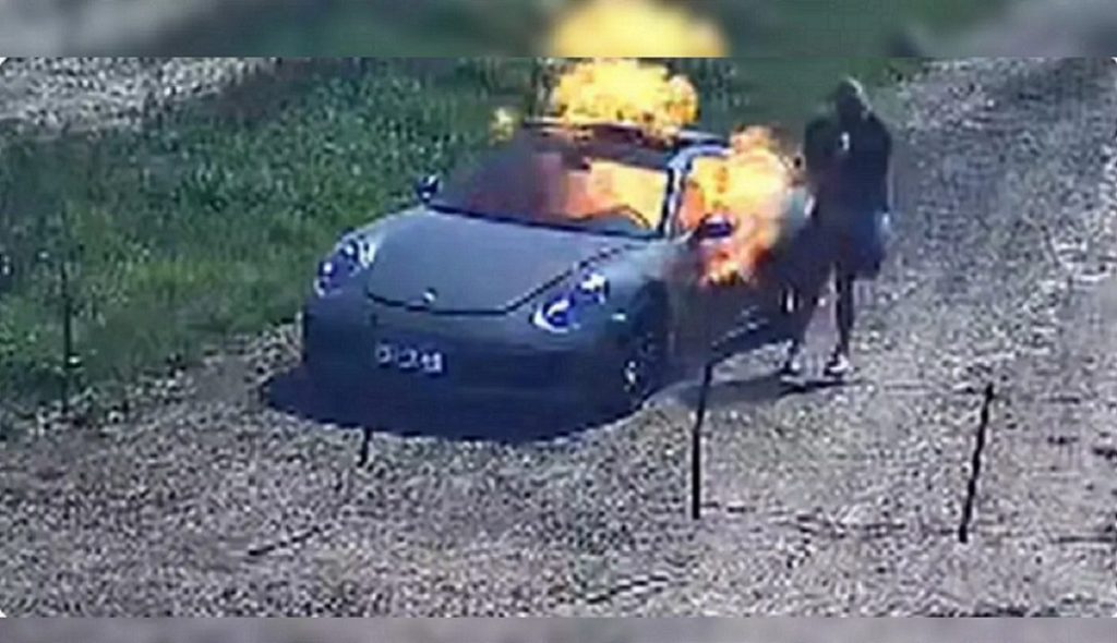 Fogo na Porsche: carro de R$ 700 mil é queimado e dono é investigado