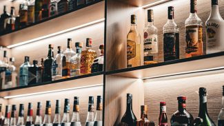 Lula sanciona aumento de pena por venda de bebida alcoólica a menores Lula sanciona aumento de pena por venda de bebida alcoólica a menores