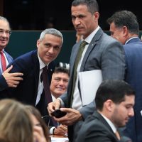 CCJ da Câmara suspende ação penal no STF contra deputado Gayer Imagem referente a CCJ da Câmara suspende ação penal no STF contra deputado Gayer