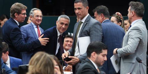 CCJ da Câmara suspende ação penal no STF contra deputado Gayer Imagem referente a CCJ da Câmara suspende ação penal no STF contra deputado Gayer