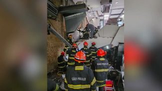 Bombeiros descartam explosão antes de desabamento em restaurante em SP Bombeiros descartam explosão antes de desabamento em restaurante em SP