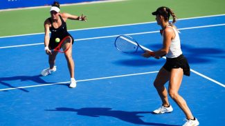 Dupla de Luisa Stefani dá adeus a Wuhan, mas segue no top 8 do Finals