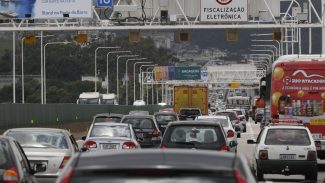 Carro é o principal meio de transporte para o trabalho, diz Censo