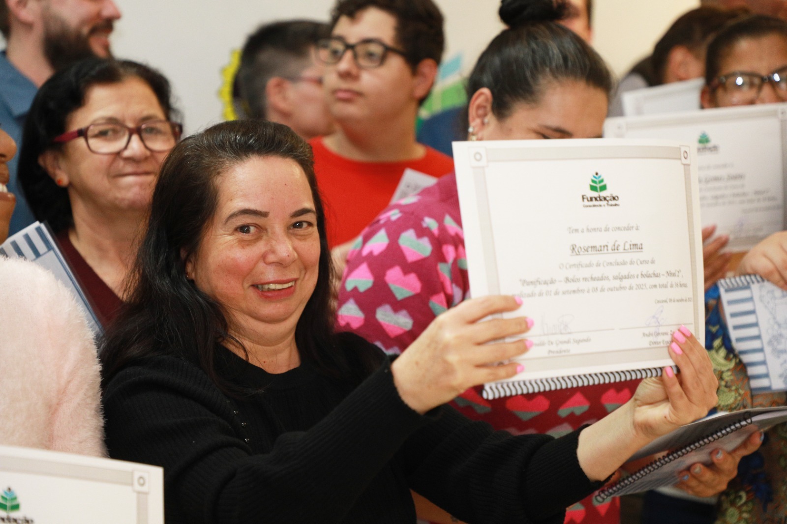 Curso de panificação para surdos forma 12 alunos em Cascavel