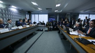 Dino autoriza silêncio de presidente de sindicato na CPMI do INSS