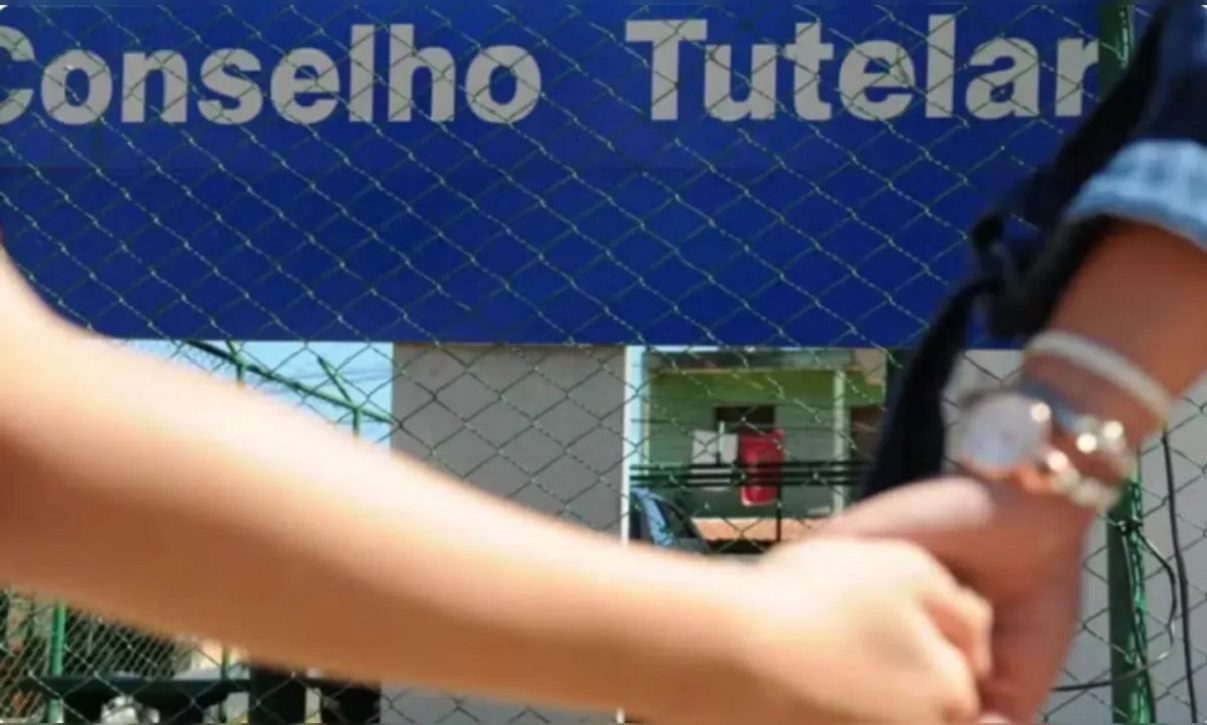 Filho adotivo, de 11 anos, sofre maus-tratos e volta para casa de acolhimento