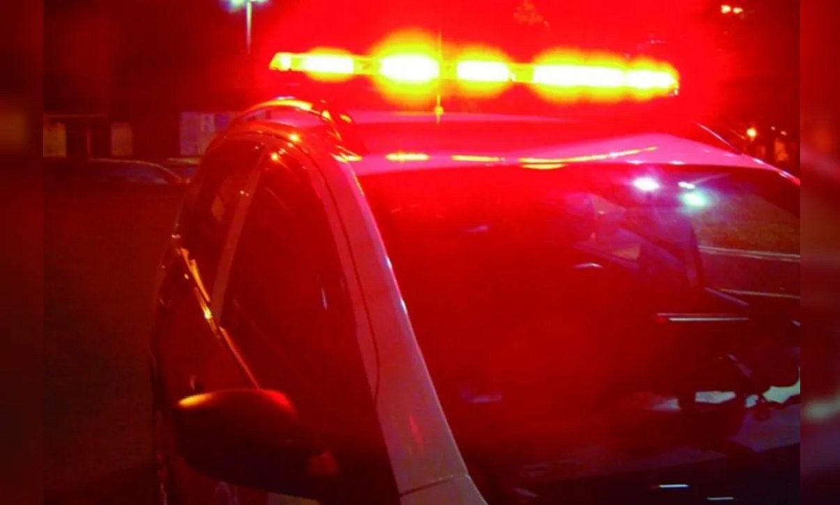 Carro estacionado em garagem é alvo de incêndio criminoso no Paraná