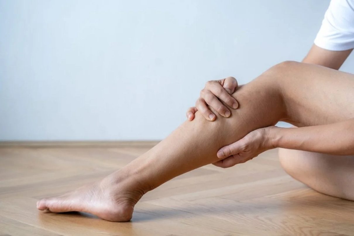 Mulher faz tratamento para endometriose e perde movimentos das pernas