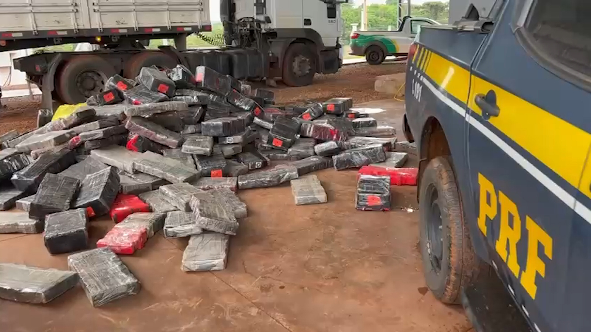 PRF apreende 2,6 toneladas de maconha em carreta em Realeza
