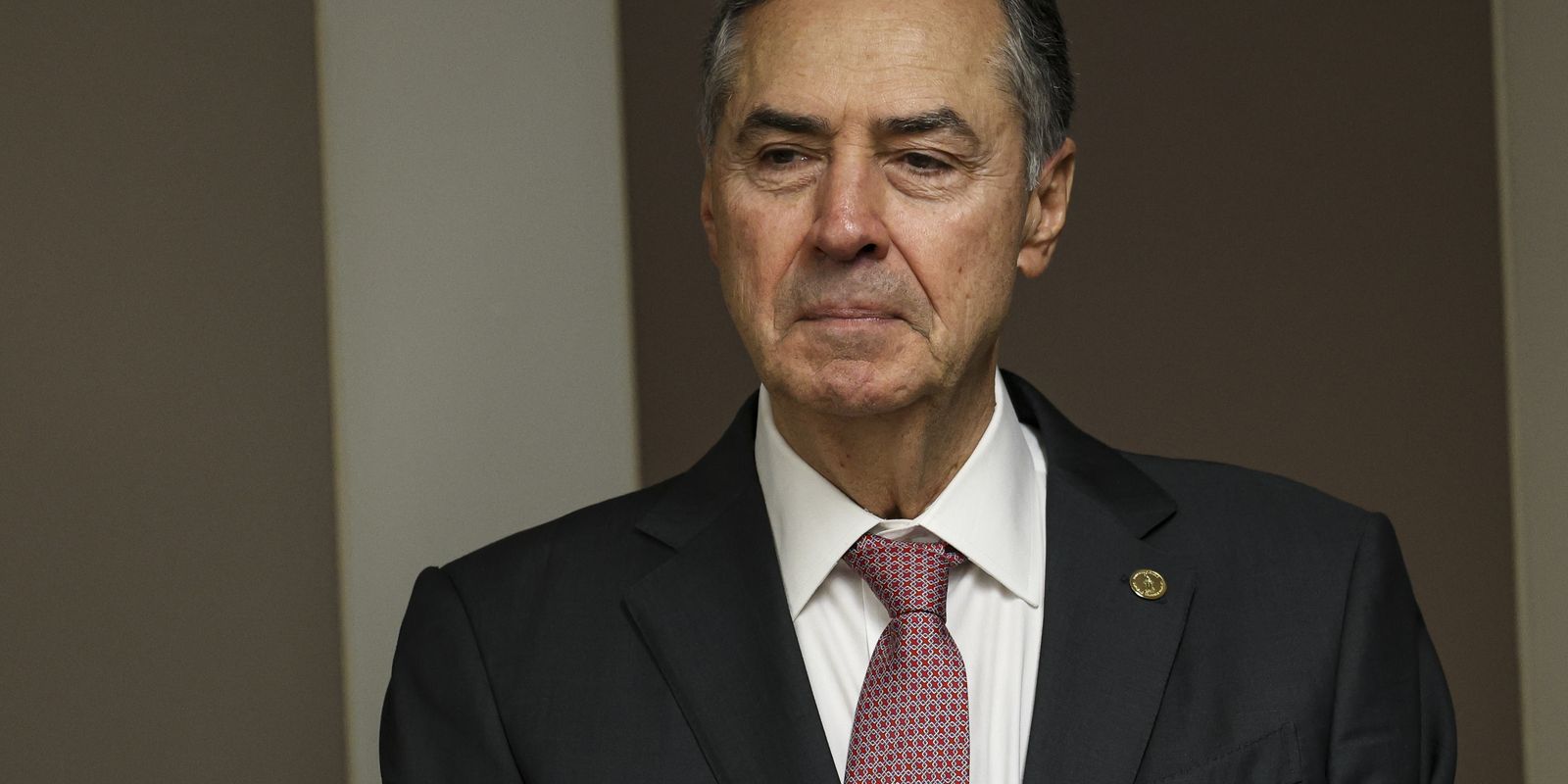 Barroso nega que sanções dos EUA pesaram na decisão de sair do STF Barroso nega que sanções dos EUA pesaram na decisão de sair do STF