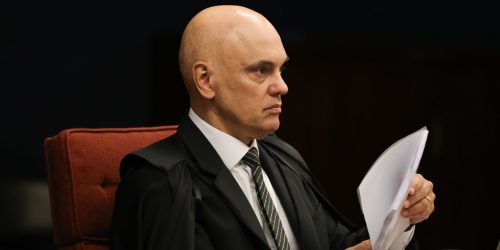 Moraes destitui advogados de dois réus do Núcleo 2 da trama golpista Imagem referente a Moraes destitui advogados de dois réus do Núcleo 2 da trama golpista