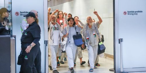 Flotilha: brasileiros relatam torturas causadas por forças israelenses Imagem referente a Flotilha: brasileiros relatam torturas causadas por forças israelenses