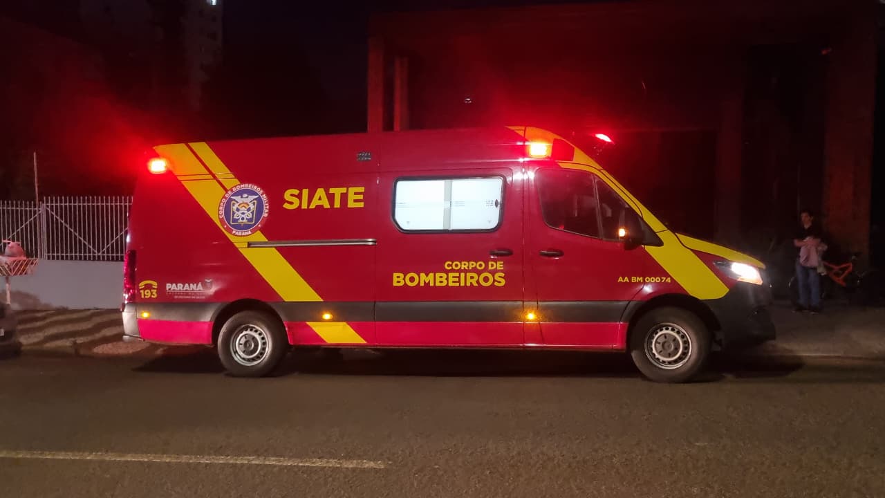 Ciclista é socorrida pelo Siate após sofrer queda na Rua Marechal Cândido Rondon