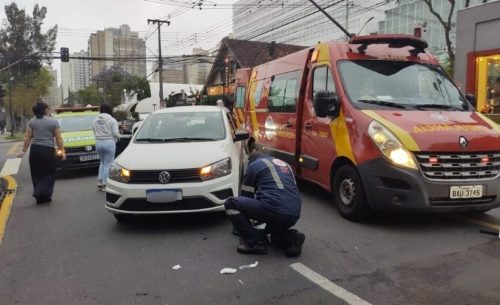 Idosa é atropelada e levada inconsciente ao hospital: “Não estava correndo”, diz motorista