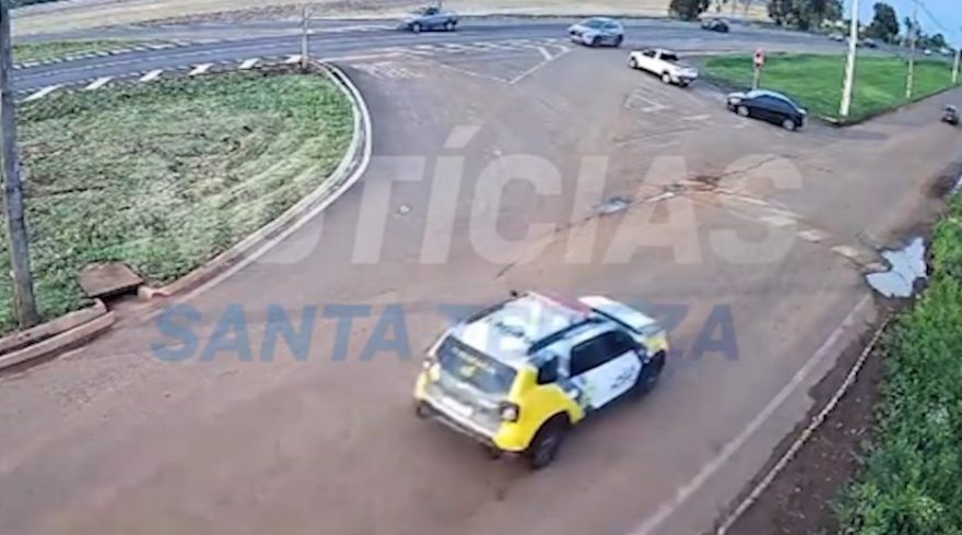 Câmera flagra Gol em alta velocidade durante fuga da PM em Santa Tereza do Oeste