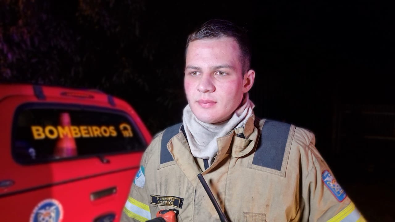 Vítima feriu a mão ao quebrar a janela para escapar e ainda inalou fumaça; Oficial dos Bombeiros fala sobre incêndio no Claudete Vítima feriu a mão ao quebrar a janela para escapar e ainda inalou fumaça; Oficial dos Bombeiros fala sobre incêndio no Claudete