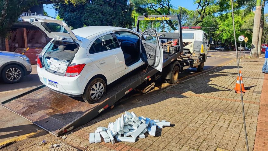 Após perseguição na BR-277, PM e PF apreendem mais de 200 kg de maconha