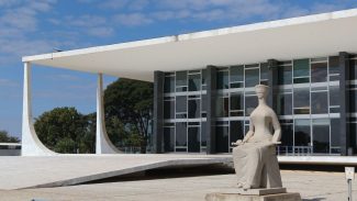 Em carta de próprio punho, Martins pede a Moraes volta de advogados