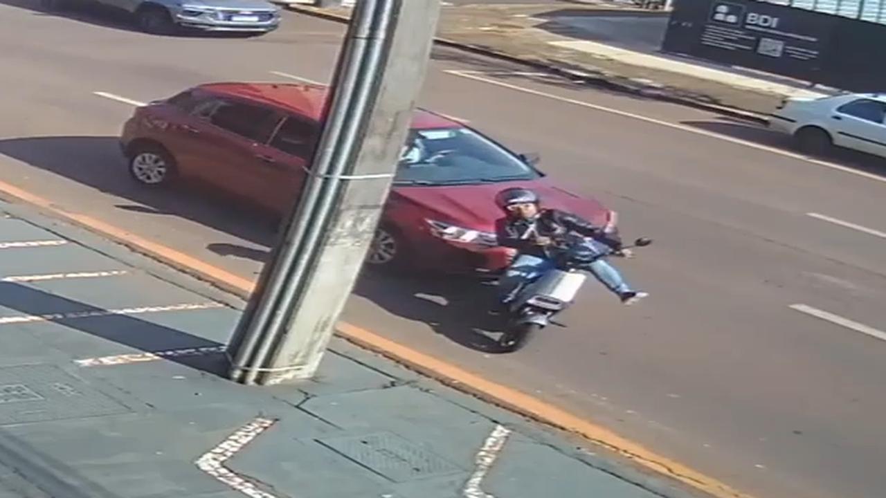 Imagens impressionantes: veja como ocorreu o acidente na Rua Rio Grande do Sul