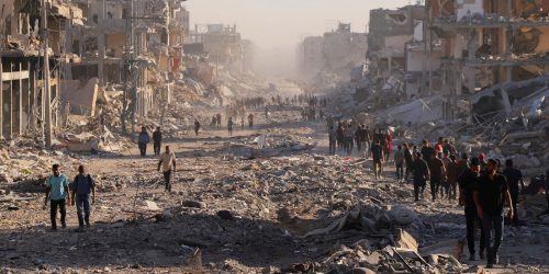 Moradores de Gaza voltam para casas destruídas Imagem referente a Moradores de Gaza voltam para casas destruídas