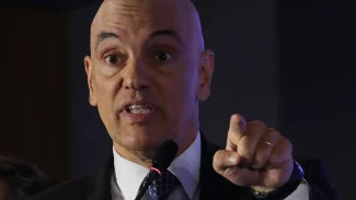 Moraes suspende decisão que destituiu defesa de réus da trama golpista