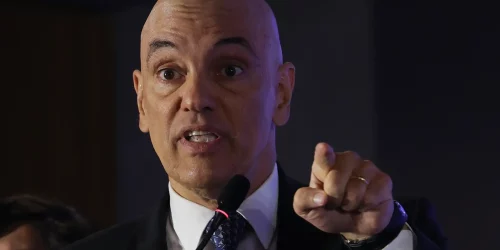 Moraes suspende decisão que destituiu defesa de réus da trama golpista Imagem referente a Moraes suspende decisão que destituiu defesa de réus da trama golpista