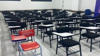 Jubs: com cadeiras vazias, campanha lembra vítimas de feminicídio Jubs: com cadeiras vazias, campanha lembra vítimas de feminicídio