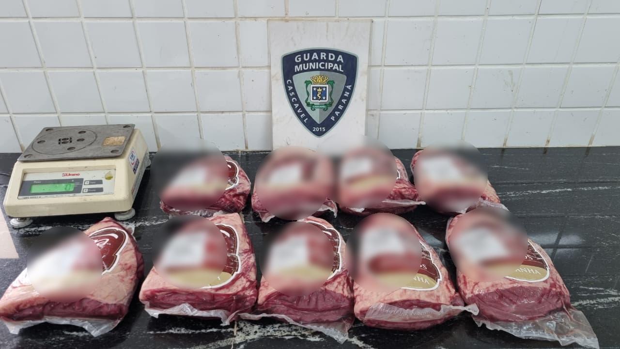 Quase mil Reais em picanha! Mulher é flagrada cometendo furto em mercado