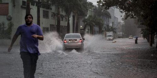Imagem referente a Defesa Civil emite alerta severo de temporal para capital paulista