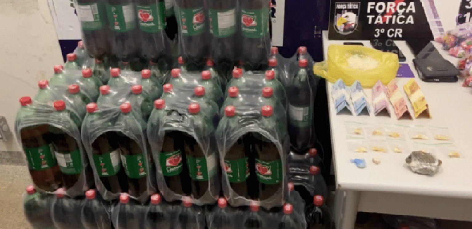 Polícia apreende doces e refrigerantes que seriam dados por criminosos para crianças