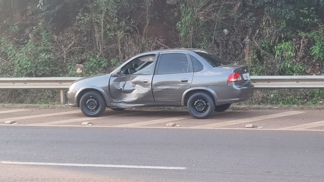 Corsa Classic se envolve em acidente de trânsito na BR-369, em Cascavel