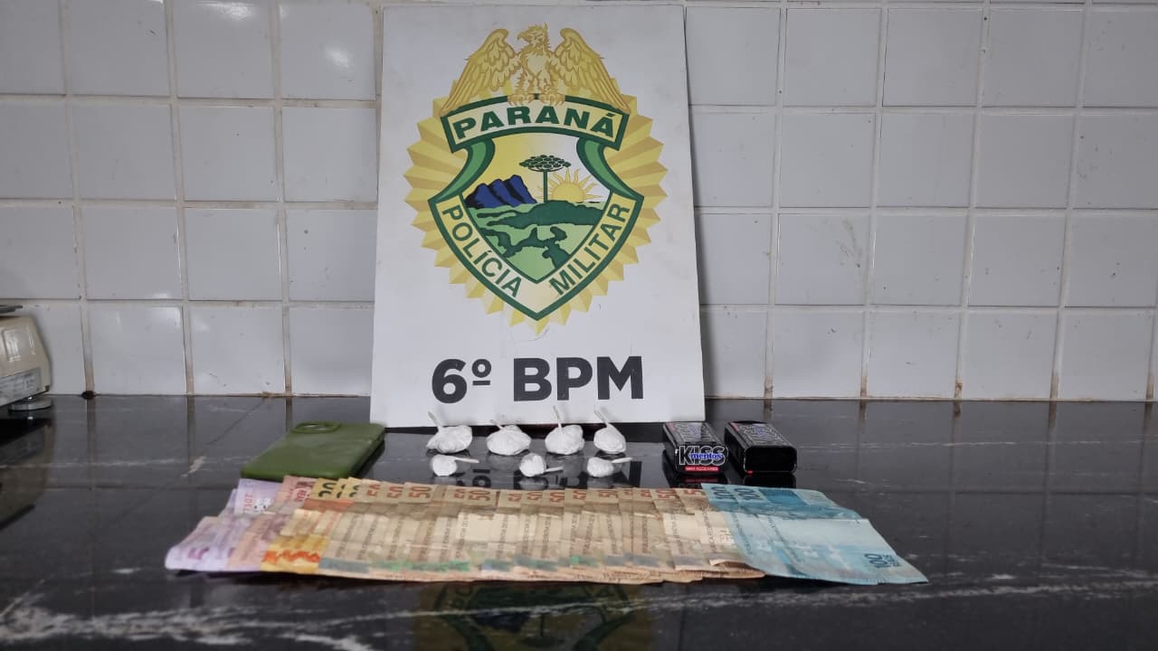 A caminho de festa, rapaz é detido com buchas de cocaína no Bairro Santa Felicidade