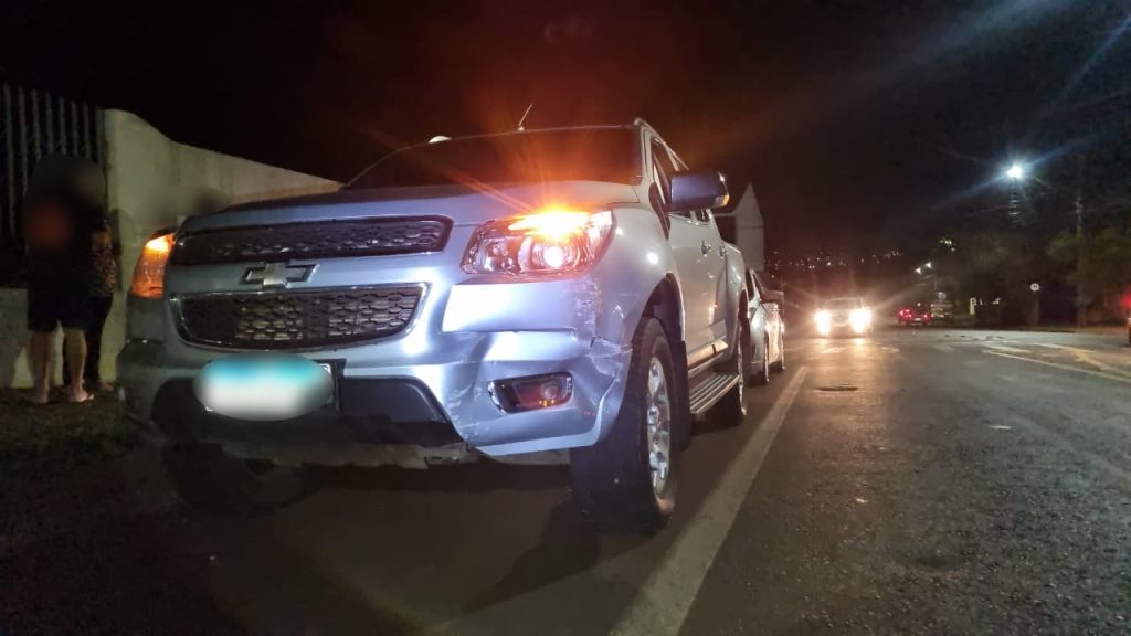 S-10 contra HB20: Rotatória é palco de mais um acidente no Bairro Tropical